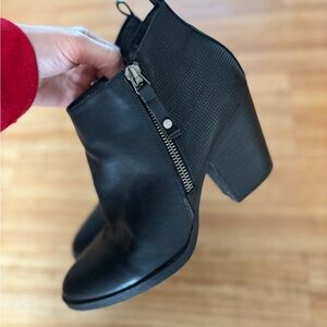 Universal Thread Black Ankle Boots